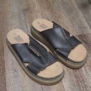 Faded Glory Black and Tan Women's Sandals